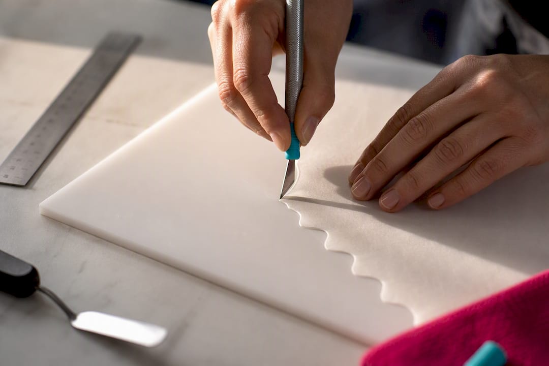 Cortar papel de açúcar com lâmina lisa